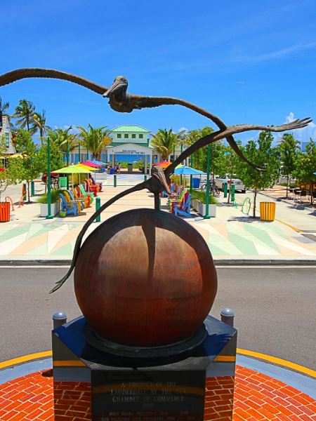 LBTS_pelicansculpture